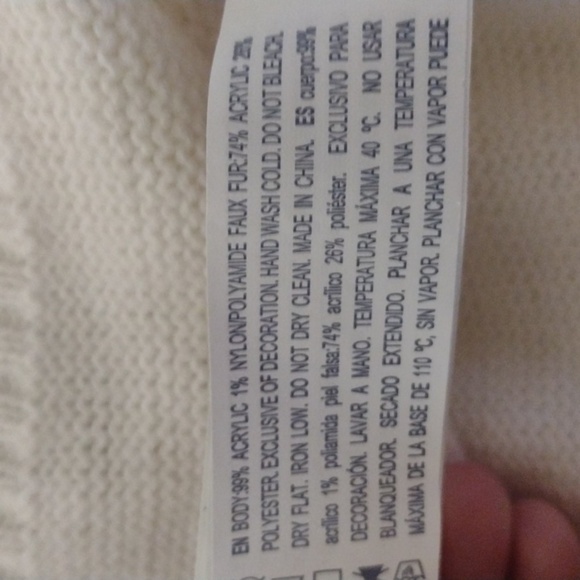 FOREVER 21 Cute Penguin Holiday Sweater size small - Picture 6 of 13